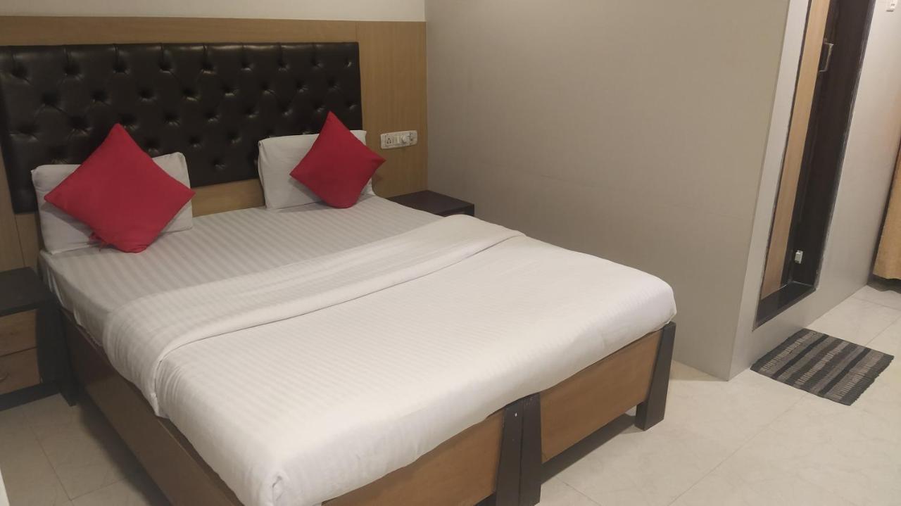 Belapurpada Hotel Palm Star מראה חיצוני תמונה